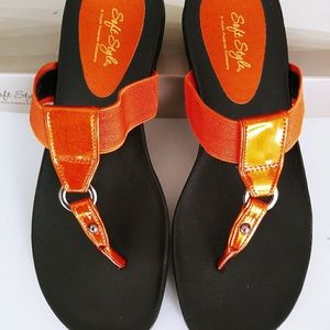 NIB Soft Style by Hush Puppies Flip Flops Sandals
